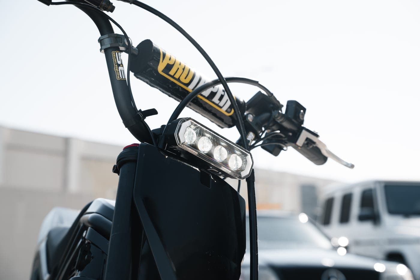 LED headlight cluster and handlebars